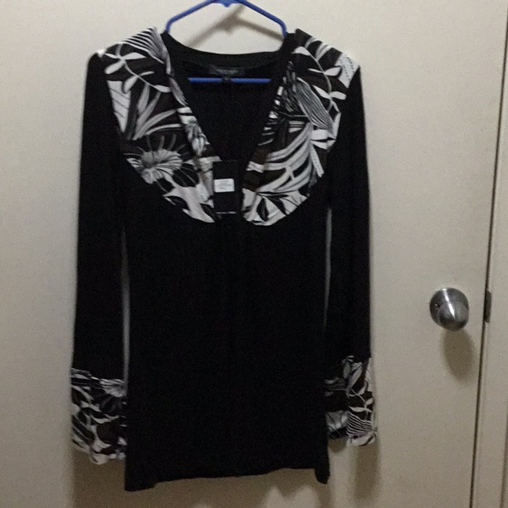 Vertigo Paris black L/S shirt  white flower design accents NWT 160